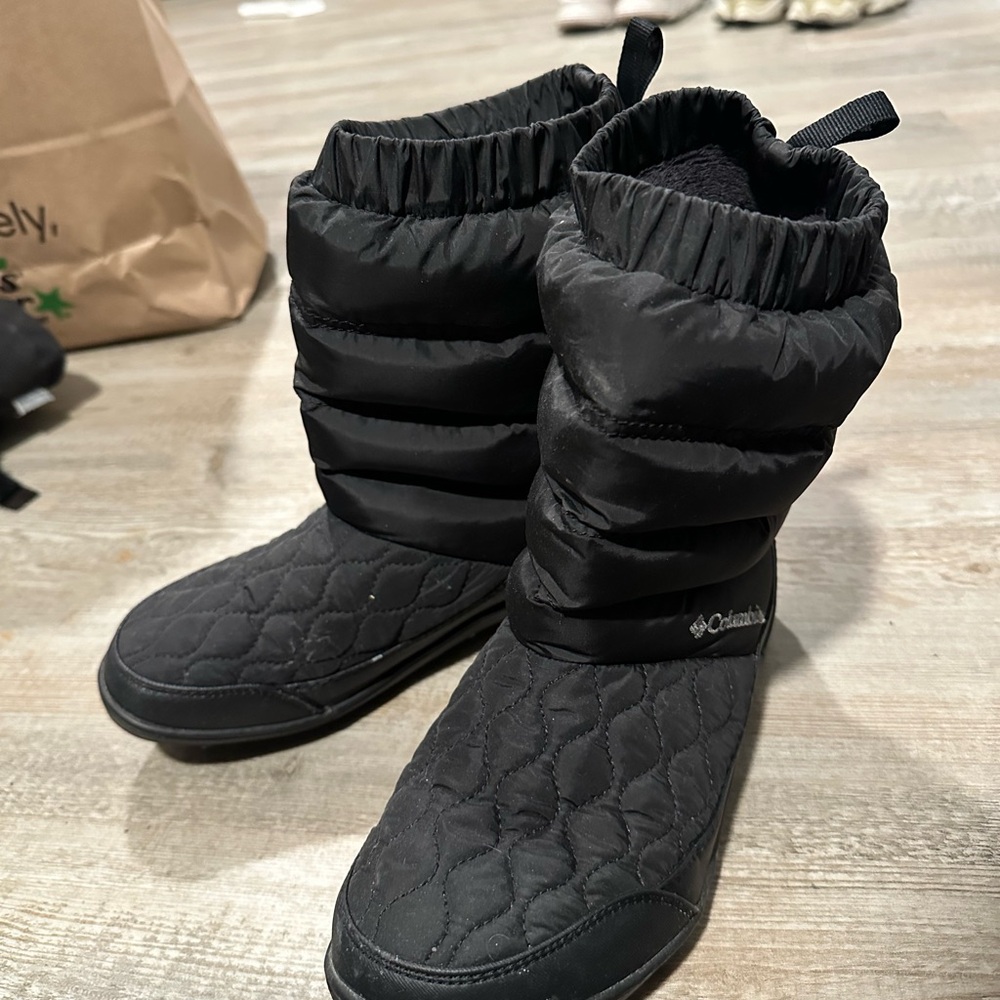 Columbia Women's Black Quilted Puffer  Winter Boots Slip on